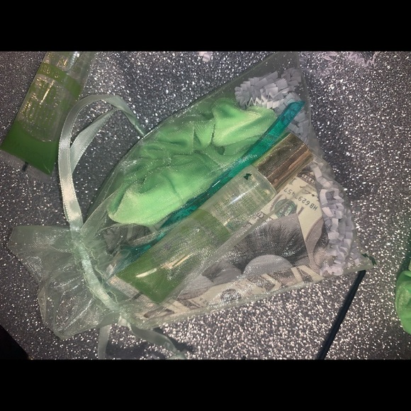 Bag with lash style “thicc stack” 💚 - Picture 2 of 2